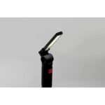 Lampe de poche LED pliable noire allumée