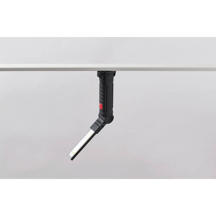 Lampe de travail LED accrochée sous une surface