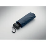 Parapluie pliable bleu dans son étui