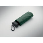 Parapluie pliable vert dans sa housse