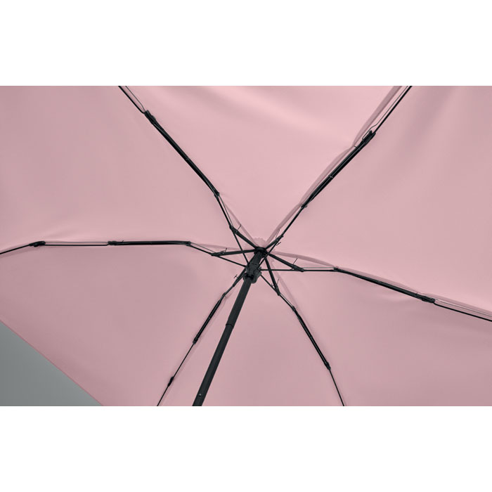 Structure intérieure d’un parapluie rose ouvert