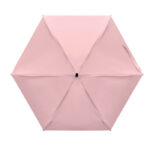 Parapluie rose vu de dessus