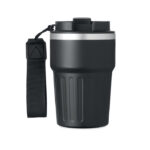 Tasse de voyage noire avec poignée.