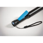 Lampe de poche noire avec batterie bleue