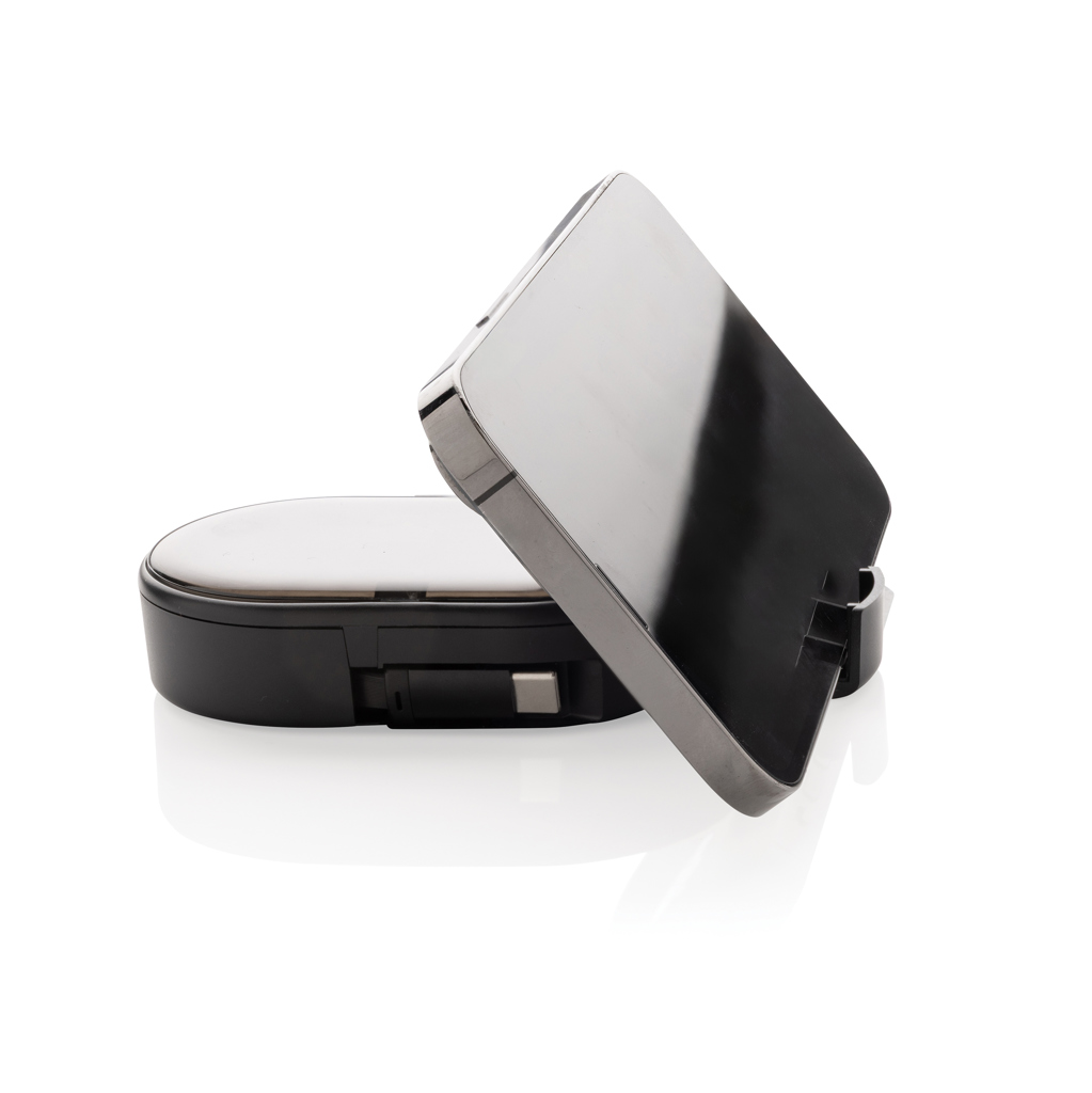Cendrier métallique portable ouvert sur fond blanc
