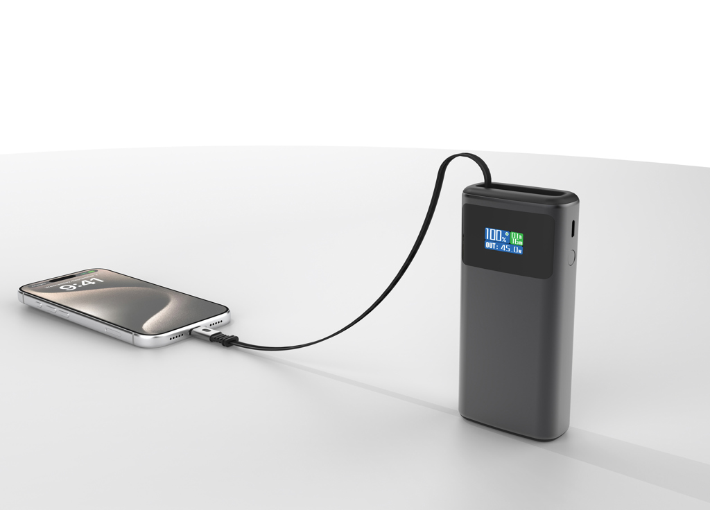 Smartphone connecté à une batterie externe noire