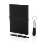 Cahier noir avec stylo et porte-clés assortis
