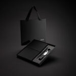 Coffret cadeau noir avec carnet, stylo et porte-clés