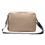 Sac bandoulière beige moderne avec sangle noire