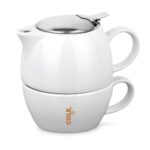 Théière blanche empilée sur tasse assortie