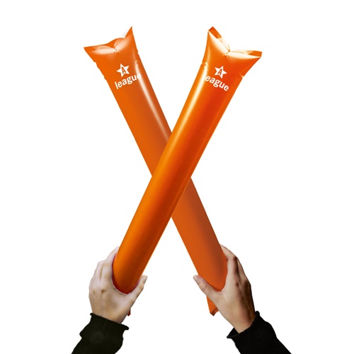 Deux bâtons gonflables orange croisés en forme de X