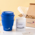 Mug réutilisable bleu et bougie jasmin personnalisés