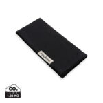 Serviette en tissu noire pliée avec étiquette