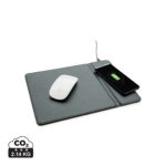 Tapis de bureau avec souris et smartphone en charge