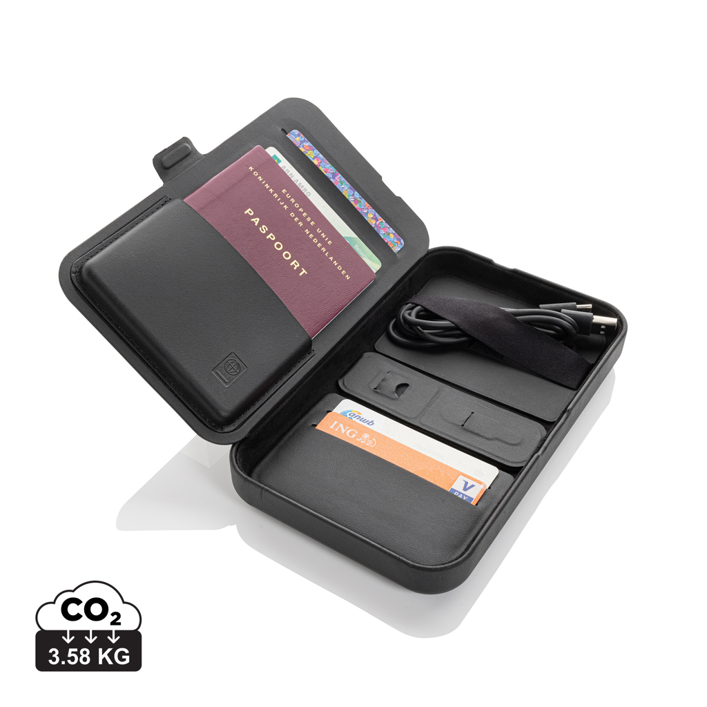 Organisateur de voyage noir avec passeport et câbles