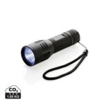 Lampe torche noire avec dragonne sur fond blanc
