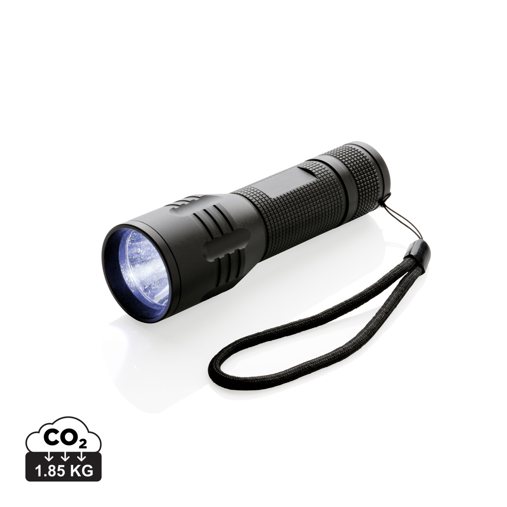 Lampe torche noire avec dragonne sur fond blanc