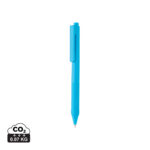 Stylo bille bleu sur fond blanc