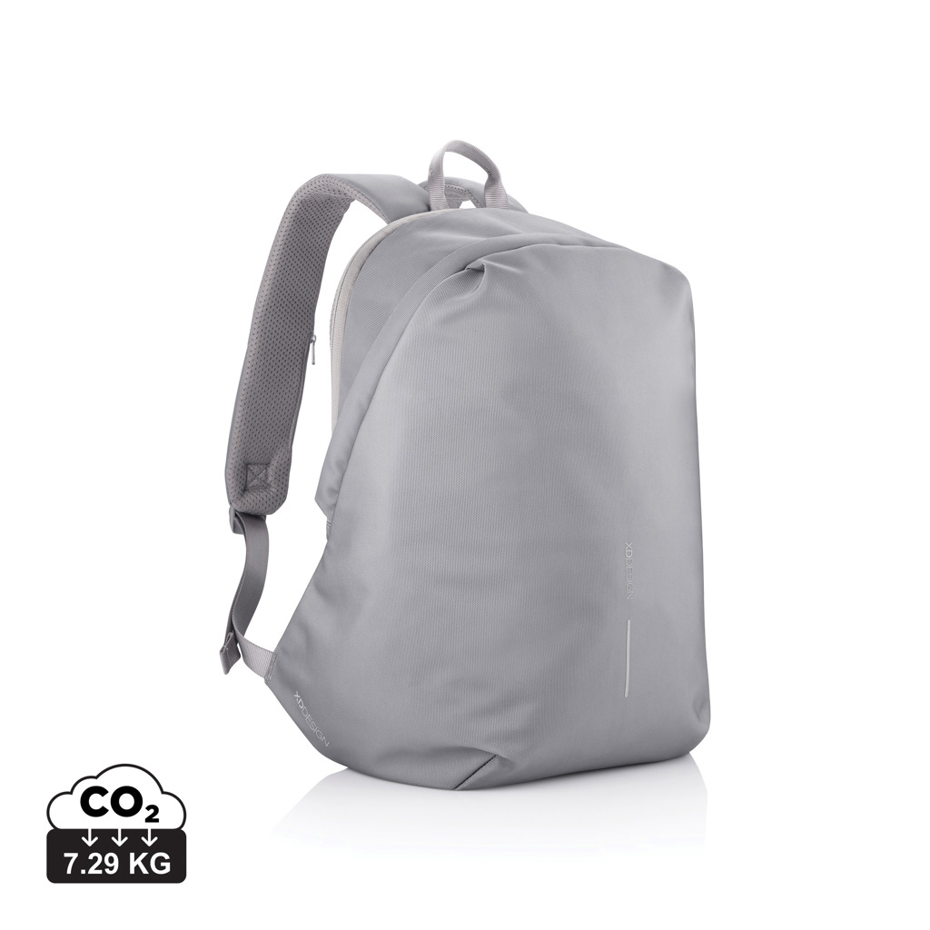 Sac à dos gris minimaliste sur fond blanc