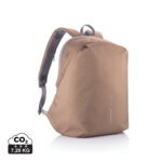 Sac à dos beige minimaliste sur fond blanc