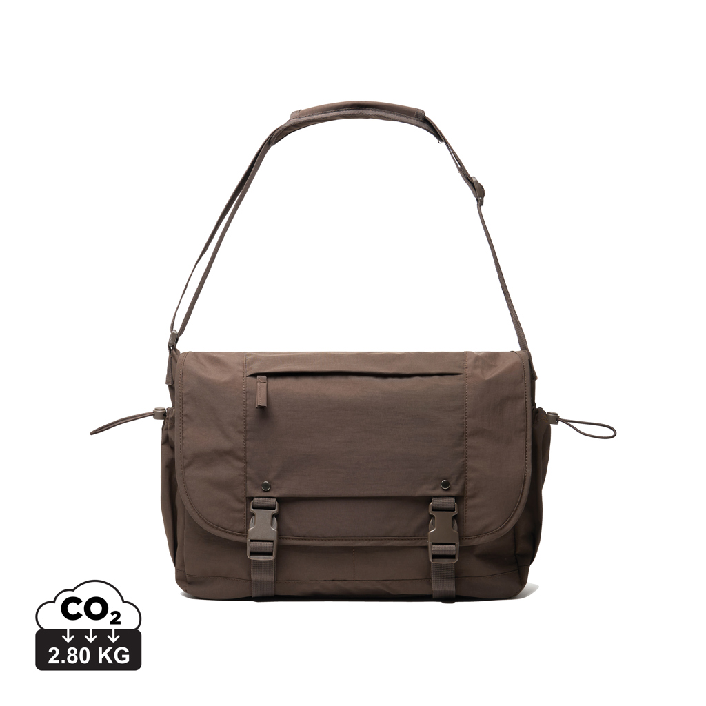 Sac bandoulière marron avec rabat et boucles