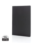 Carnet noir rigide sur fond blanc