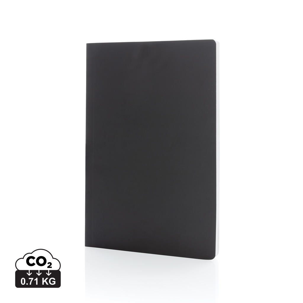 Carnet noir rigide sur fond blanc
