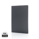 Carnet gris foncé posé sur fond blanc