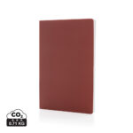 Carnet rouge minimaliste sur fond blanc