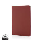 Carnet rigide rouge sur fond blanc