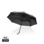 Parapluie noir ouvert avec poignée en bois
