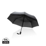Parapluie noir ouvert sur fond blanc