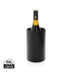 Bouteille de vin dans un seau rafraîchisseur noir