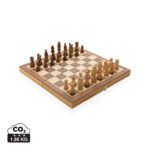 Jeu d’échecs en bois avec pièces alignées