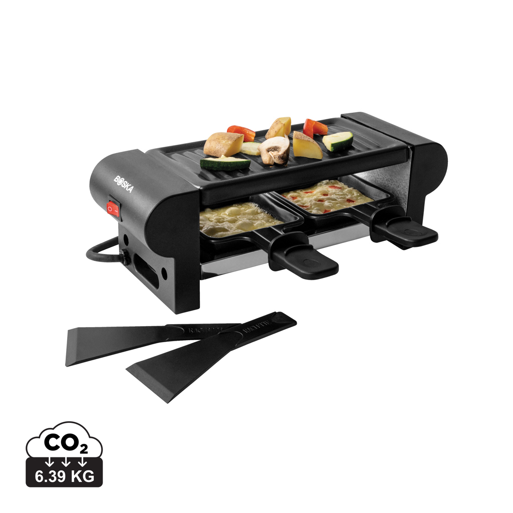 Appareil à raclette avec légumes et fromages fondus