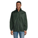 Homme portant veste verte zippée légère