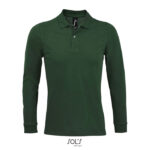 Polo vert manches longues sur fond blanc