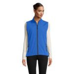 Femme portant gilet bleu sans manches zippé