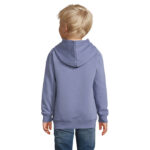 Enfant de dos portant sweat à capuche bleu