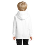 Enfant de dos portant un sweat blanc