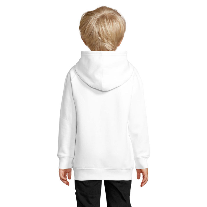 Enfant de dos portant un sweat blanc