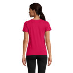 Vue arrière d’un t-shirt rose femme