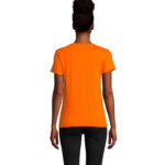Femme de dos portant t-shirt orange uni