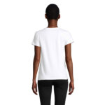 Dos d’une femme portant un t-shirt blanc