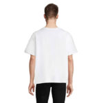 Homme portant un t-shirt blanc, vue arrière