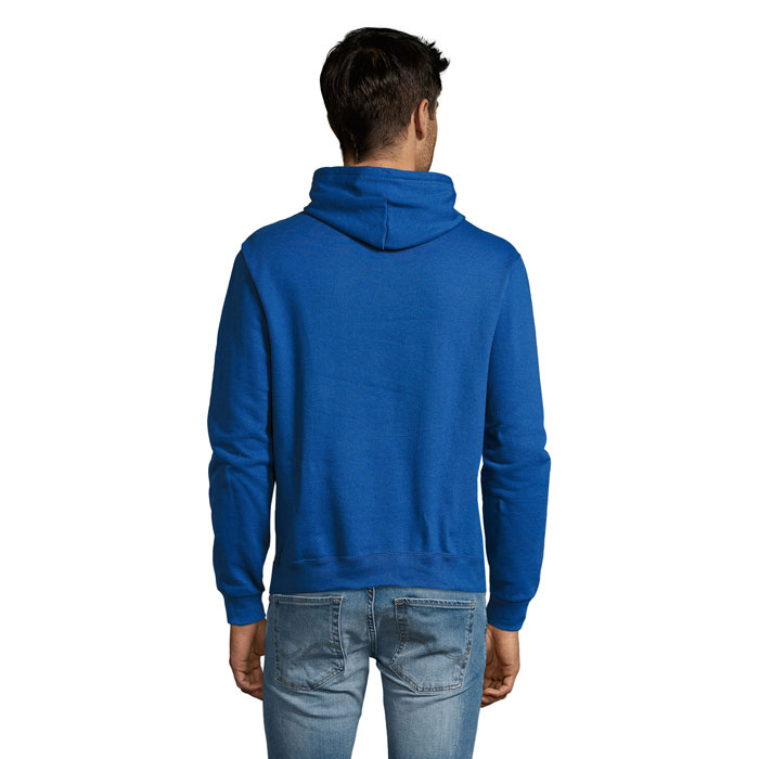 Homme portant sweat à capuche bleu, vue arrière