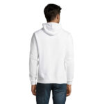 Homme de dos portant un sweat à capuche blanc