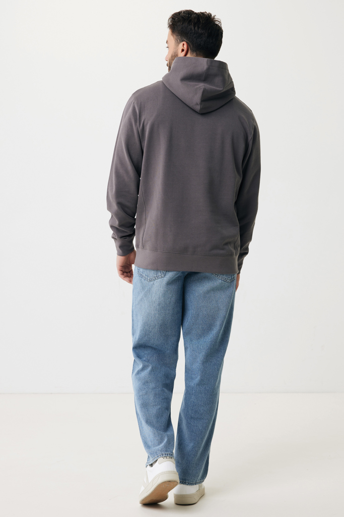 Homme de dos en sweat à capuche gris