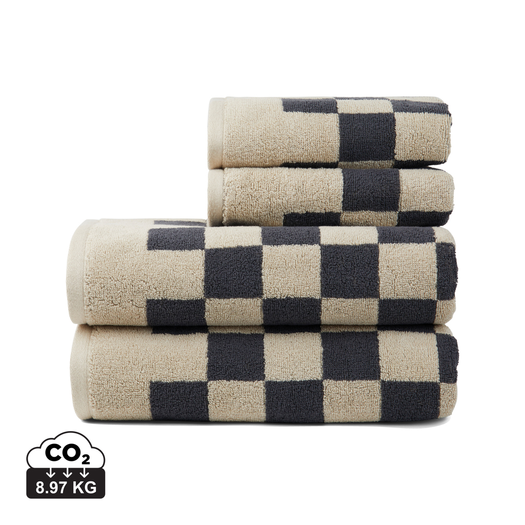 Pile de serviettes à carreaux beige et gris