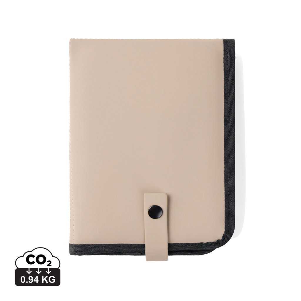 Pochette beige avec bordure noire et bouton pression